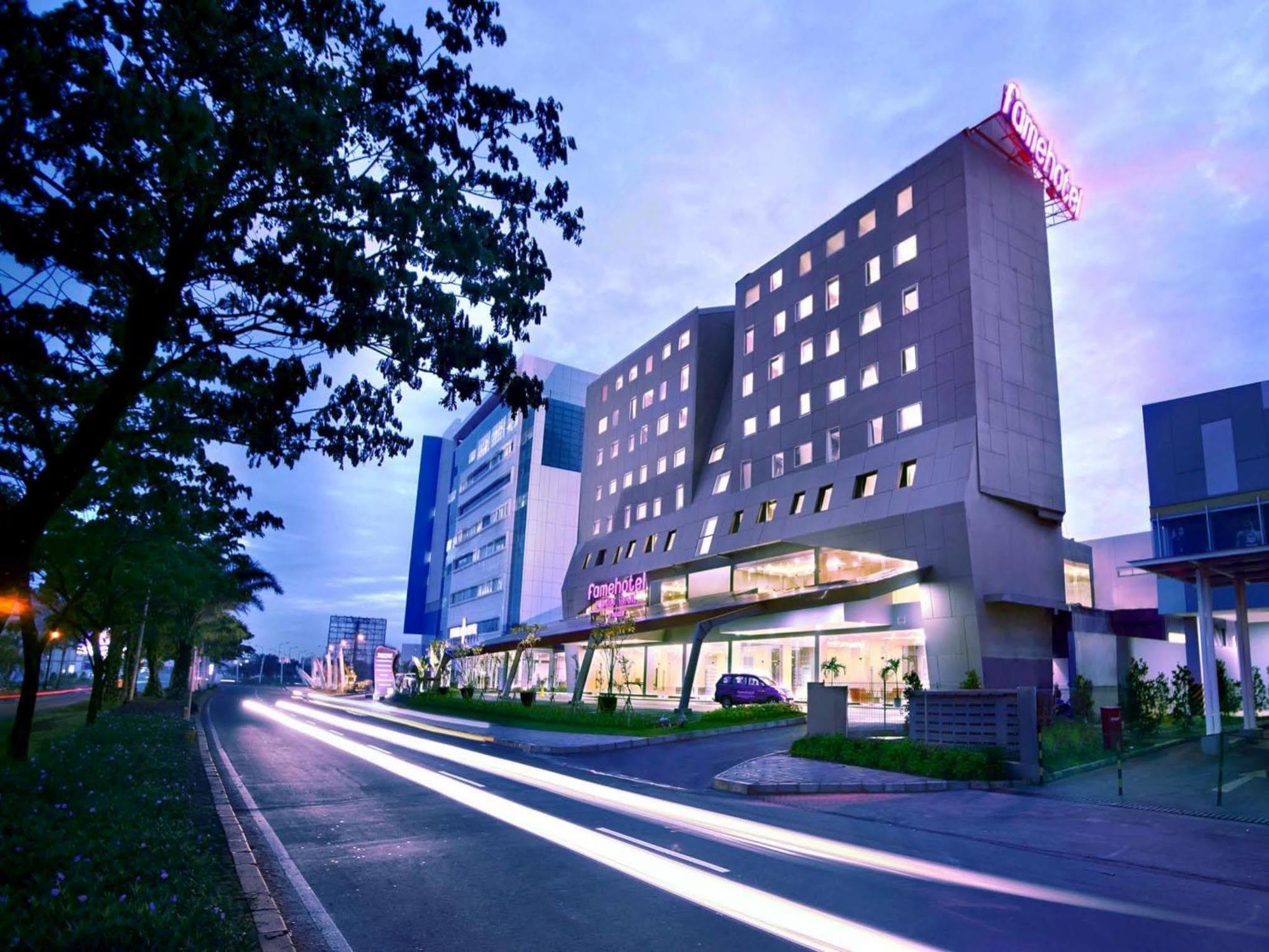 Fame Hotel Gading Serpong Tangerang Esterno foto