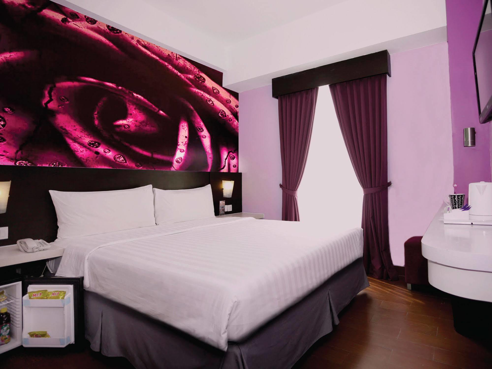 Fame Hotel Gading Serpong Tangerang Esterno foto