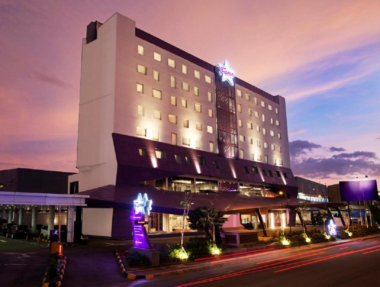 Fame Hotel Gading Serpong Tangerang Esterno foto
